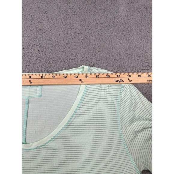 Lululemon not so basic gym tee Mint Moment 12 - Picture 10 of 12